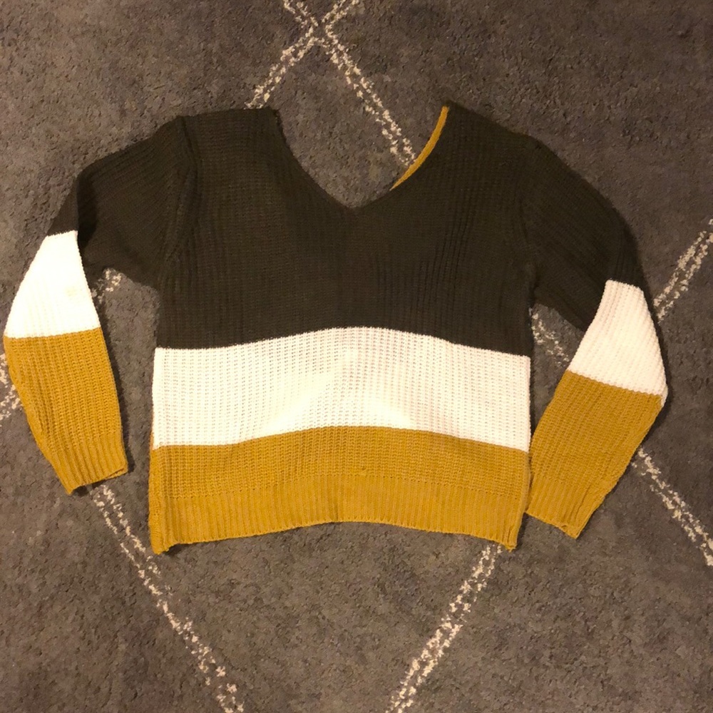 Crop sweater twist back